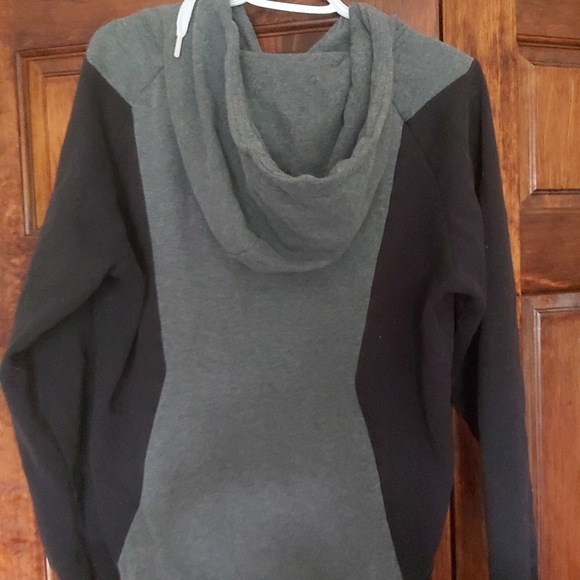 Gym shark hoodie - Picture 3 of 3